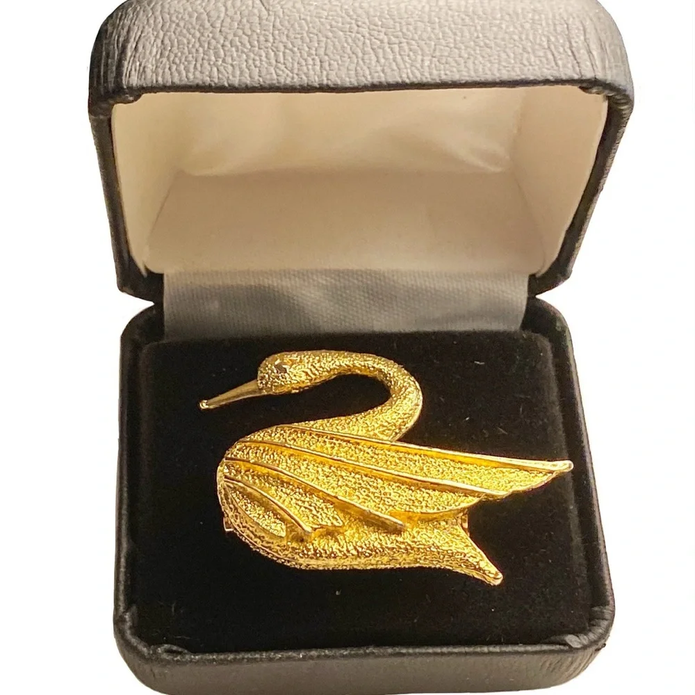 Dubarry Fifth Avenue Gold Swan Brooch Vintage Goldtone Bird Pin